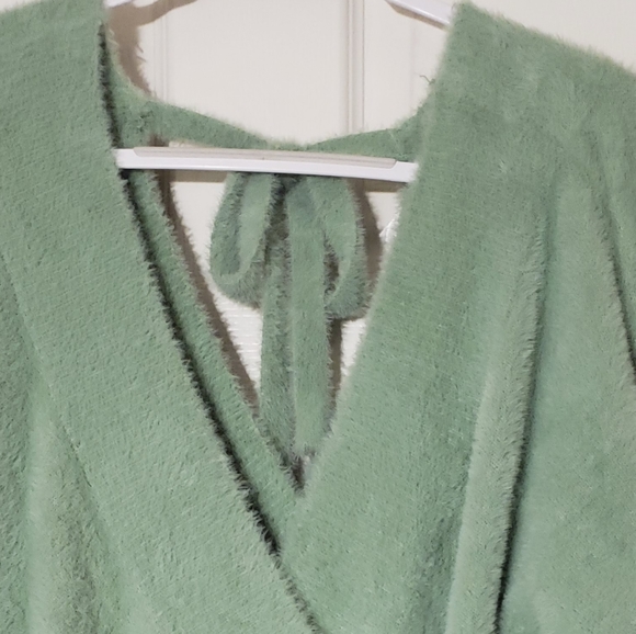 Super soft surplice sweater - Picture 4 of 5